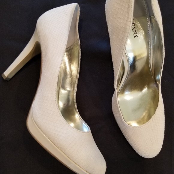 shoes - Picture 1 of 3